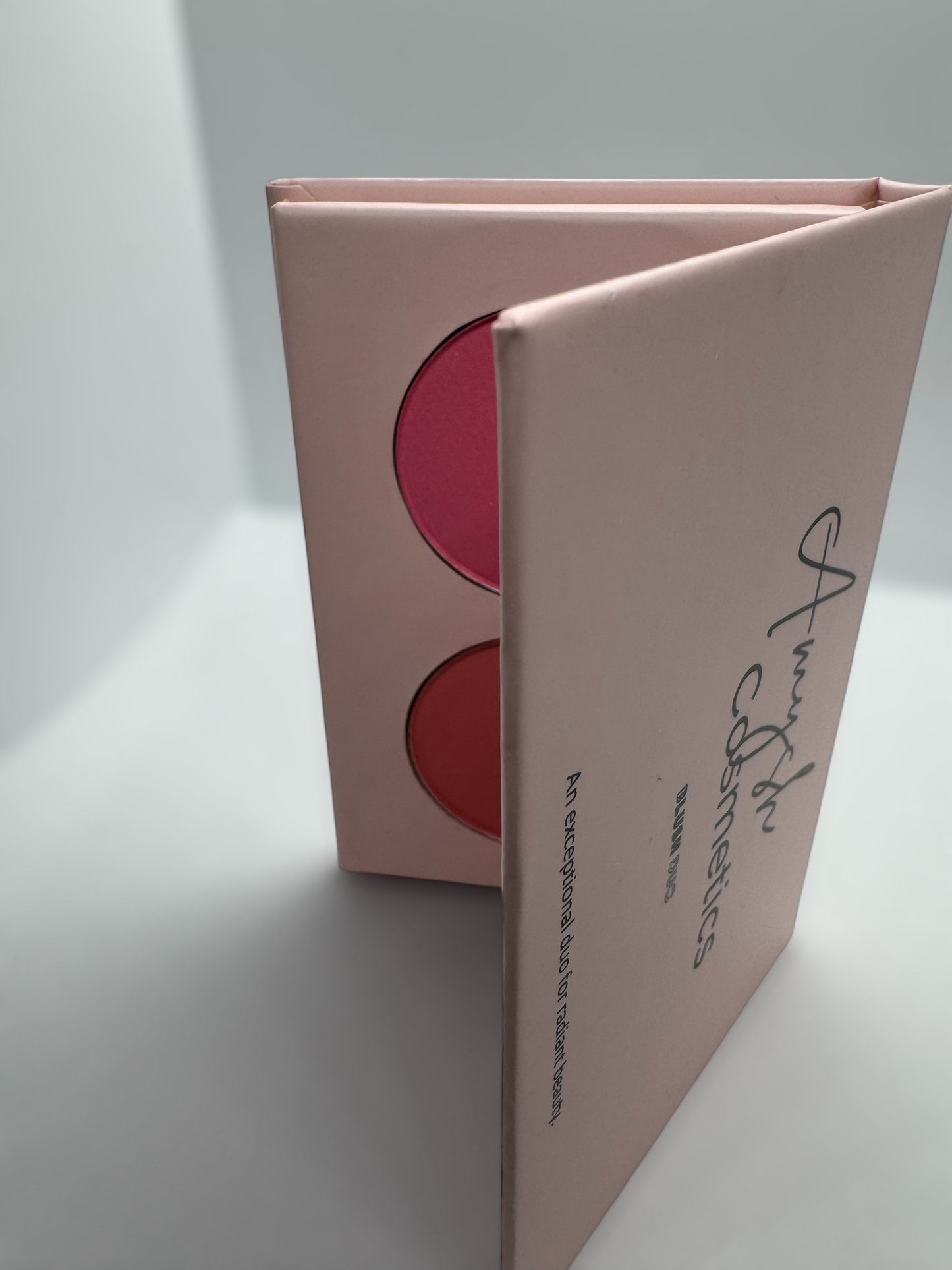 Rose Éclat : Des nuances rosées pour un éclat naturel.